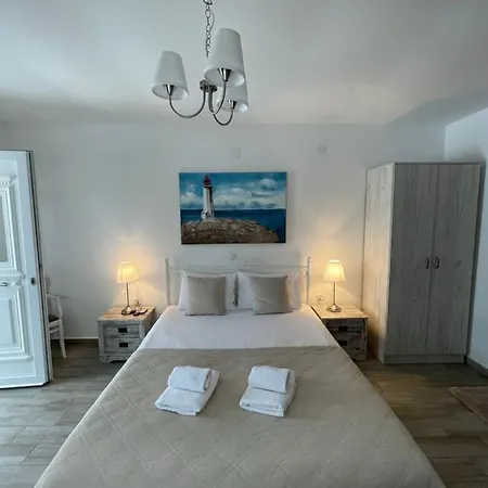 Konukevi Alkyonari By Maria